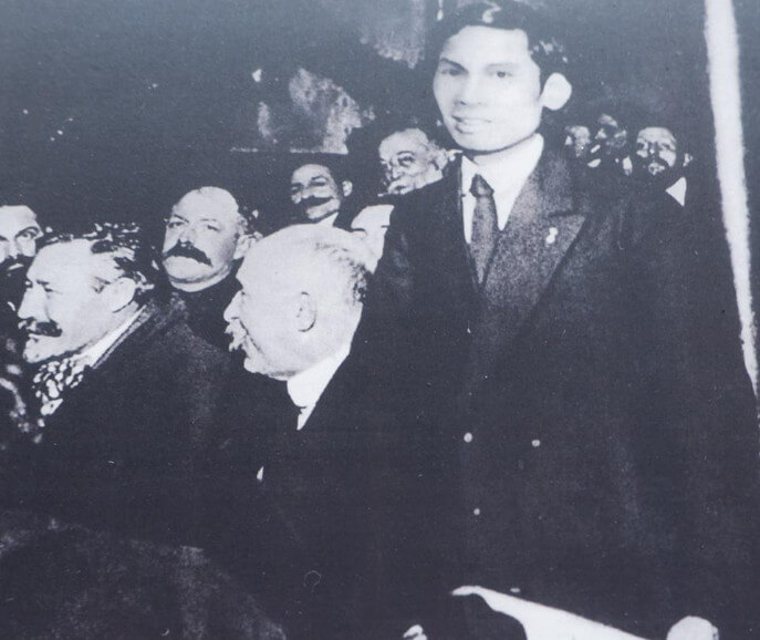 Tháng 12/1920, tại Đại hội Đại biểu toàn quốc lần thứ 18 của Đảng Xã hội Pháp, Nguyễn Ái Quốc phát biểu ủng hộ Luận cương của Lê-Nin về vấn đề dân tộc và thuộc địa, đồng thời tham gia sáng lập Đảng Cộng sản Pháp